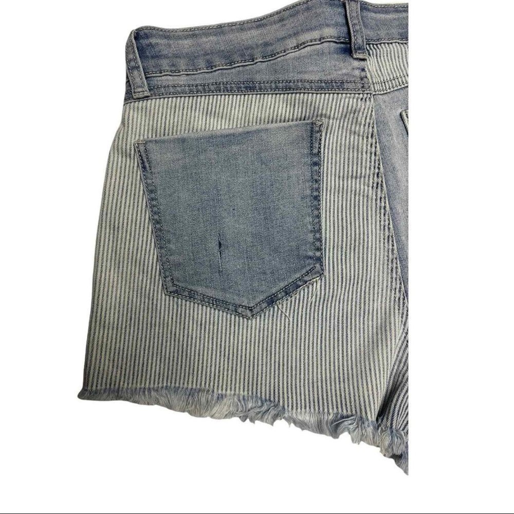 Rewash Two Tone Pin Striped High Rise Distressed Jean Shorts Size 7/28 NWOT - Picture 6 of 11